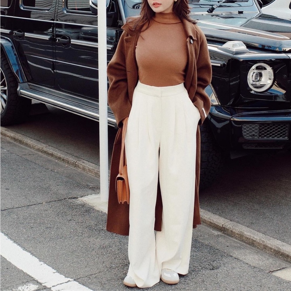 Women's NWT Gorgeous lined Winter White Wide Leg Pants size M by Urban for Days